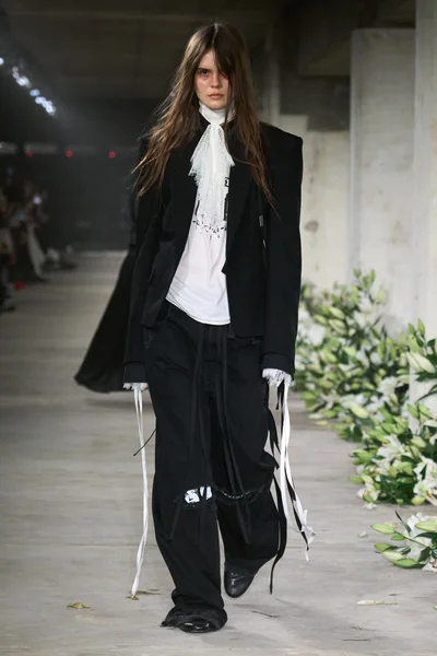 Look 11